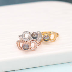 Personalisierter Foto-Projektionsring aus 925 Silber mit Schleifendesign – Bild im Stein, verstellbarer Ring
