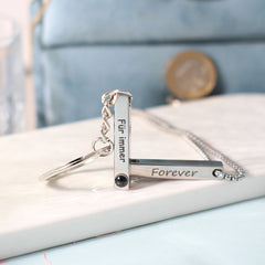 Personalisierter Foto-Projektionsschlüsselanhänger mit Gravur – Bar Schlüsselanhänger mit Bild im Stein